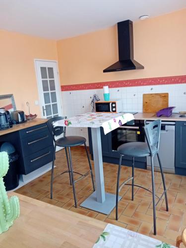 Maison individuelle 5 personnes a 5 mn du PAL in Dompierre-Sur-Besbre