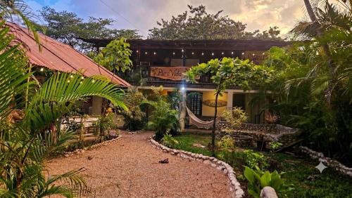 Woodstock Hostel in ซามารา