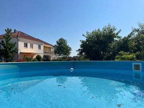 Swimming pool, Residence Blanc Suites - Private Ferienresidenz mit Pool & Garten in Atting