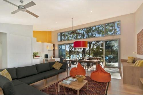 Oprema, The Canopy at Pretty Beach in Hardys Bay