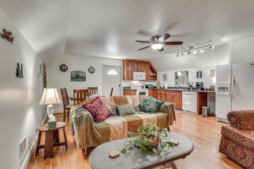 . Charming Apartment with Pasture Views and Sunsets