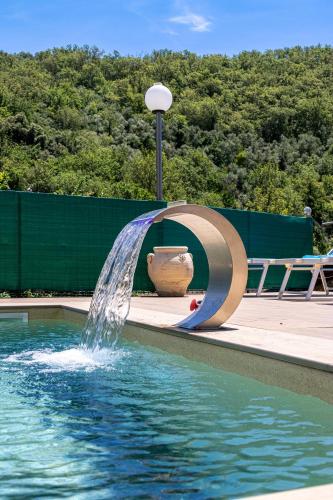 Casa LUCI con piscina privata tra Mare e Ulivi in Praelo