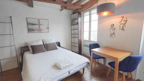 12 Cozy Studio in heart of Paris near Louvre & Metro