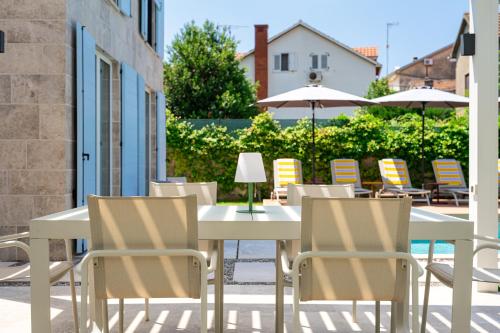 Villa Lastva 2 - five star luxury villa with pool - image 3