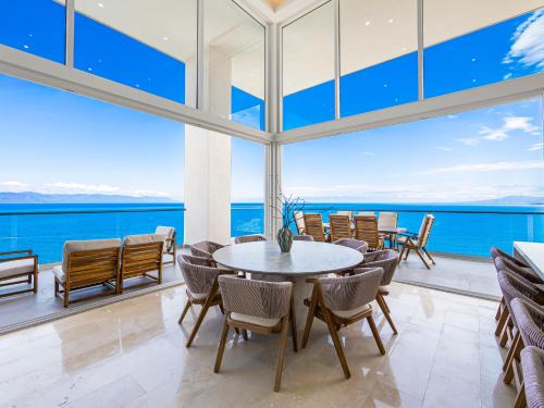 Beachfront Luxury 4BR Penthouse with Incredible Ocean Views