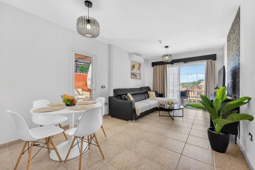 Heated Pool & Ocean Views Los Cristianos