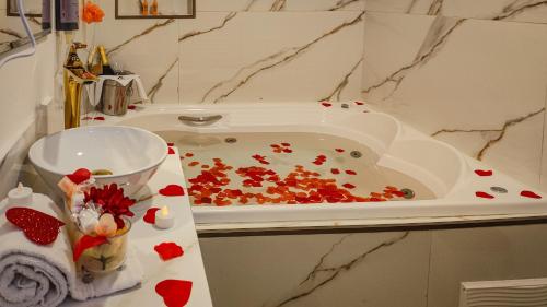 Facilities, Grand Hotel Guaruja - A sua Melhor Experiencia Beira Mar na Praia! in Guaruja