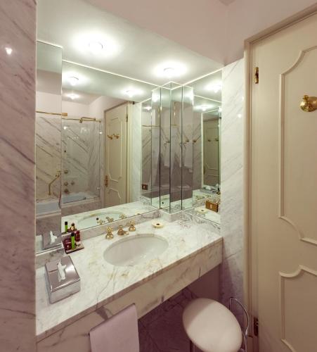 Palace Grand Hotel Varese - image 9