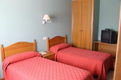 2 twin beds