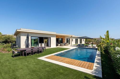Faro Luxury Home with Heated Pool and Garden gîte à louer Marchil