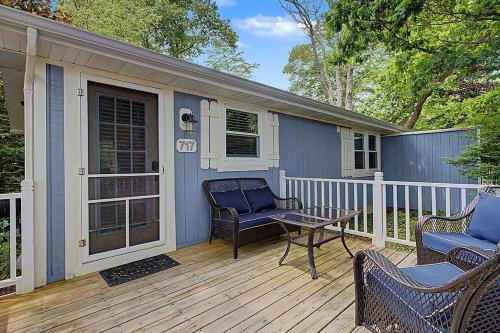Maple Ridge Blue Cottage-HOT TUB - image 11