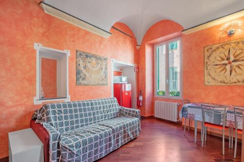 La Perla, Walk to Casino & Old Town - Happy Rentals