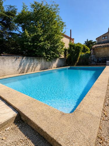 Grande maison familiale avec piscine et jardin