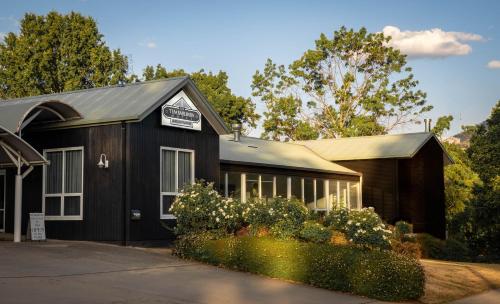 Tumbarumba Motel & Elms Restaurant - Tumut Tumbarumba Motel & Elms Restaurant - Tumut