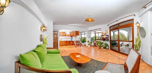Hewani a bright & airy 1 BR apartment with an ocean view & pool in 基利菲