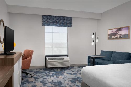 1 king bed, 1 sofa bed