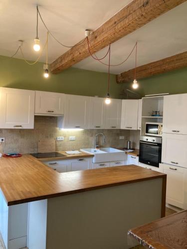 Charmant Duplex 8 Couchages 75 M2, Terrasse 12 M2 Dans Village Typique Heraultais - Pézenas