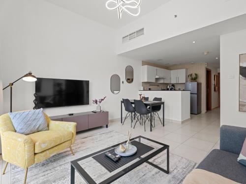 Luxe Escape 1BR w SofaBed Sleeps 4 Marina View - image 11