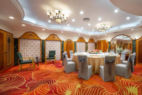 Restaurant, Liuhua Hotel in Guangzhou
