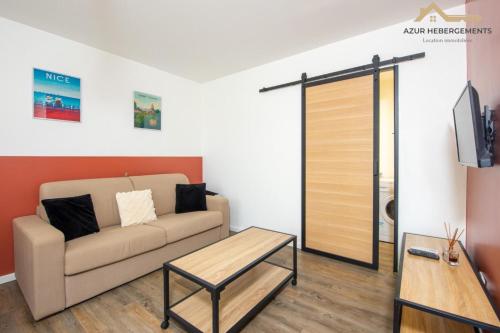 Saint Laurent du var, Rue du Zoo, studio avec piscine et parking