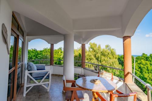 Hewani a bright & airy 1 BR apartment with an ocean view & pool in 基利菲