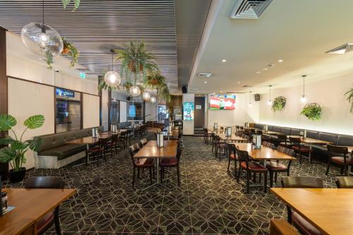 Restaurant, Camden Hotel Suites in South Western Sydney
