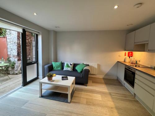 Boutique Exeter Apartment with Paid Parking on Street in Exeter Central