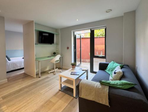 Boutique Exeter Apartment with Paid Parking on Street in Exeter Central
