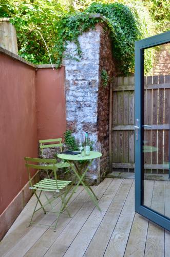Boutique Exeter Apartment with Paid Parking on Street in Exeter Central