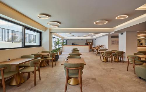 Enorme Epavli Urban Living - image 5