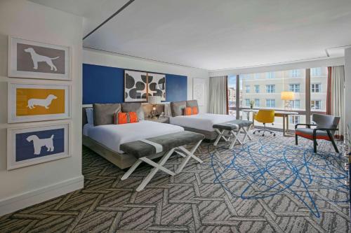 2 queen beds