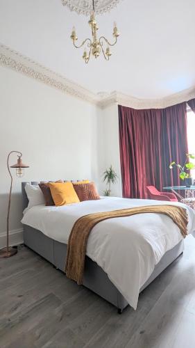 Ensuite Room In The City in Merchiston