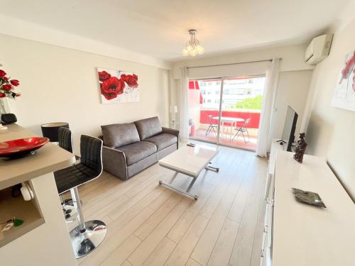 Upstays Bright 1BR 50m² with terrace Cannes center