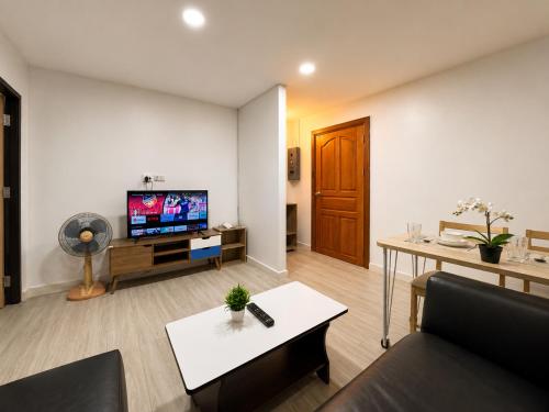 Cozy 1BR 50sqm | King+Single | 3 Pax | Near BTS - image 11