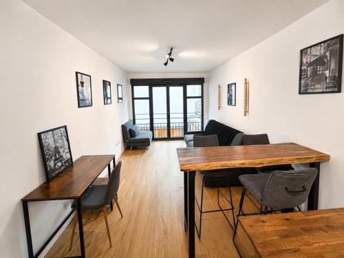 Cozy studio with Eiffel view, Paris 14