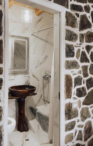 Badkamer, VEIS Country House in Dardhe