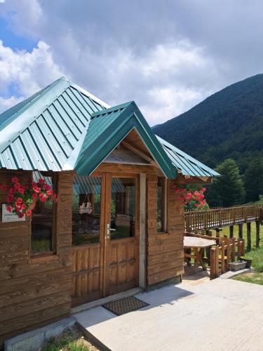 Kamp Kruščić - Laništa (Kamp Kruscic - Lanista) in Dolovi Lalevića