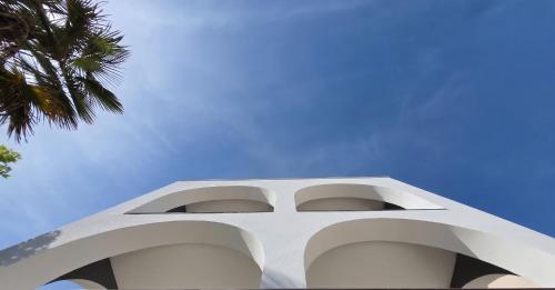 White Arches - image 2