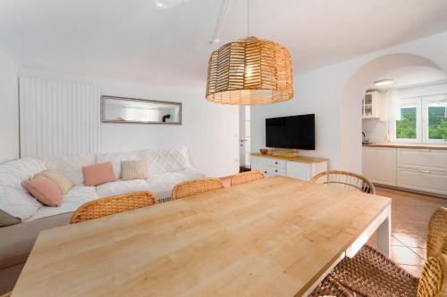 Holiday Home Saint Anthony - Heated pool in Velika Cista