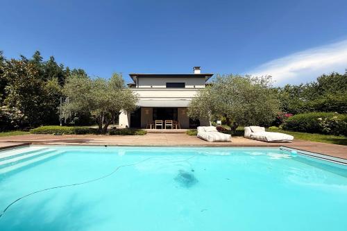 Ferrand Villa moderne avec piscine chauffée et jardin sans vis-à-vis - Location, gîte - Saint-Didier-au-Mont-d'Or
