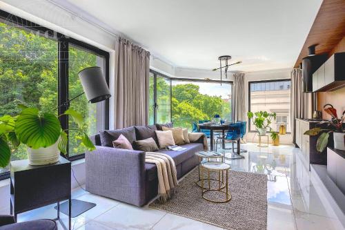Modern View of Planty Park by Fragola Room Type - Modern 1-Bedroom with Planty Park view