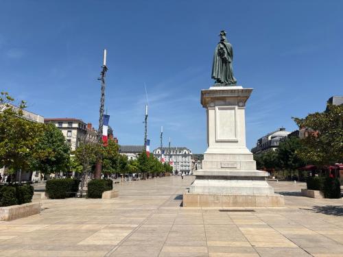 Les Laureades Smart Sejour Clermont-Ferrand Centre Jaude - Hôtel - Clermont-Ferrand