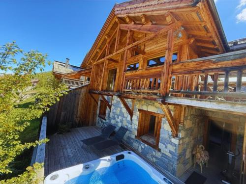 Chalet with Ski Slope Views, Jacuzzi & Cinema Room