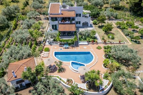 外觀, Nature Grand Estate - Spacious Villa with Pool in 帕諾爾莫斯