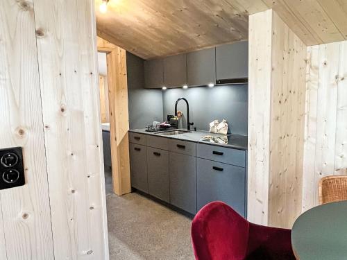Kitchen, Apartment Charmante und neu gebaute Ferienwohnung Teja by Interhome in Ftan
