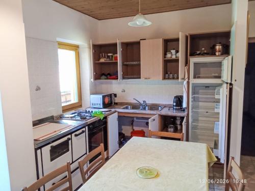 Konyha, Apartment Haus Bezzi in Pellizzano by Interhome in Pellizzano