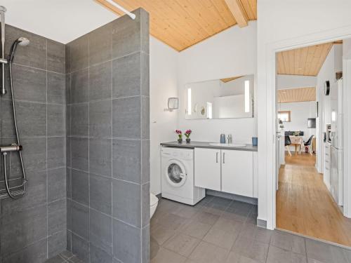 kopalnica, Holiday Home Legolas - 50m from the sea by Interhome in Klitmoller