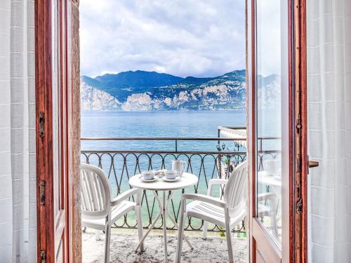 Apartment Zwei-Zimmer-Wohnung mit Seeblick by Interhome