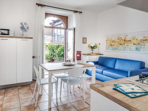 Apartment Zwei-Zimmer-Wohnung mit Seeblick by Interhome