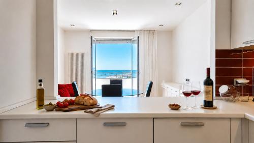 Facilities, SkyMare - Beachfront Sea View Apartment in Porto San Giorgio